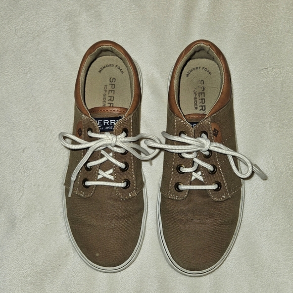Boys, or unisex, Sperry Top-Siders, size 3 - Picture 1 of 4